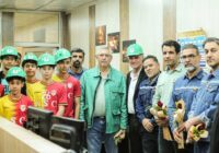 حضور مدیران و بازیکنان آکادمی در خط تولید و تقدیر از کارگران تلاشگر فولاد خوزستان