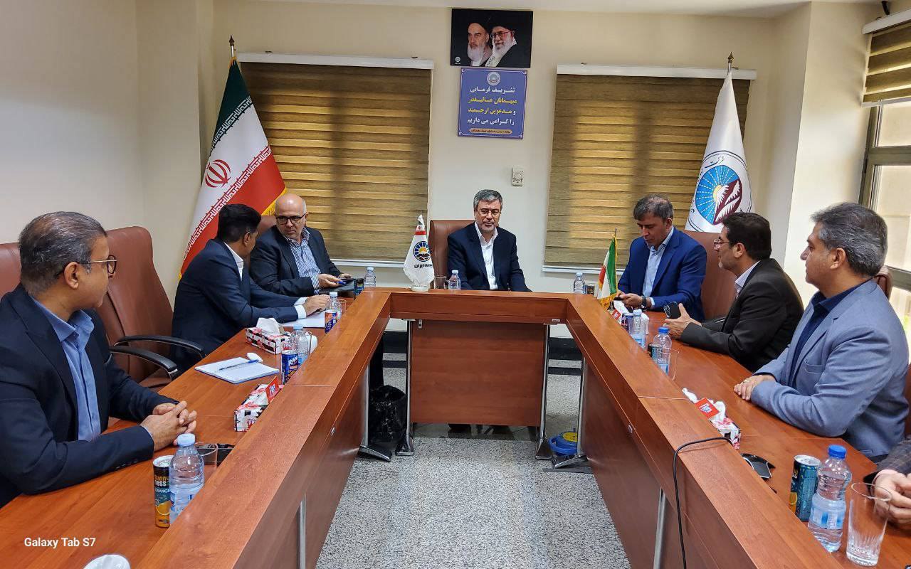بیمه ایران ایستاده در کنار ملت ایران