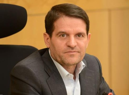 توسعه صنعت پتروشیمی بر سواحل جنوب کشور متمرکز است