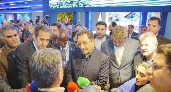 حضور وزیر صنعت، معدن و تجارت و رئیس هیات عامل ایمیدرو در غرفه ایمیدرو /ارایه گزارش دستاوردهای ایمیدرو همچون تکنولوژی PERED و راه اندازی معدن مهدی آباد از سوی آقاجانلو