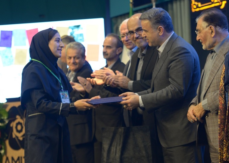 حمایت از نخبگان رشته فرش در دستور کار وزارت صمت است/ برنامه‌ریزی برای تحقق شعار سال در حوزه فرش