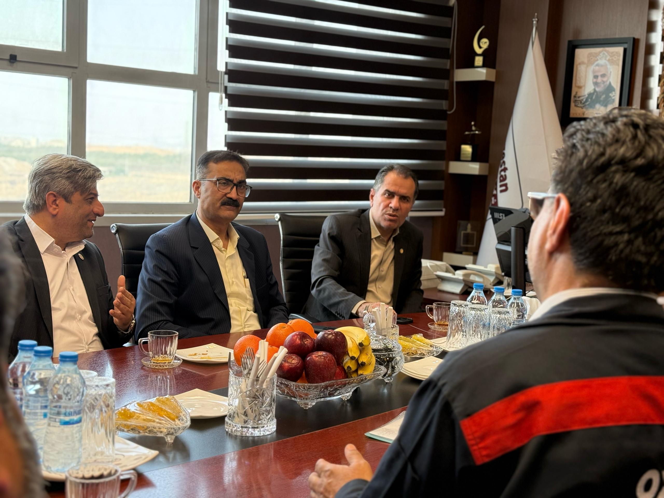 همکاری استراتژیک برای توسعه پایدار صنعت فولاد؛ نشست کلیدی مدیران فولاد اکسین خوزستان و بانک ملی برای تقویت تولید و سرمایهگذاری