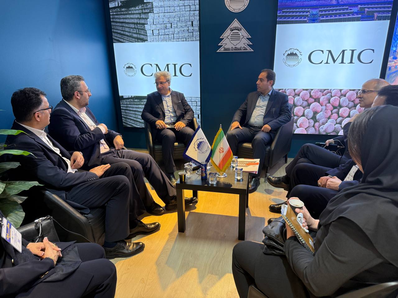 حضور رایزنان اقتصادی و بازرگانی ایران در بغداد در غرفه چادرملو