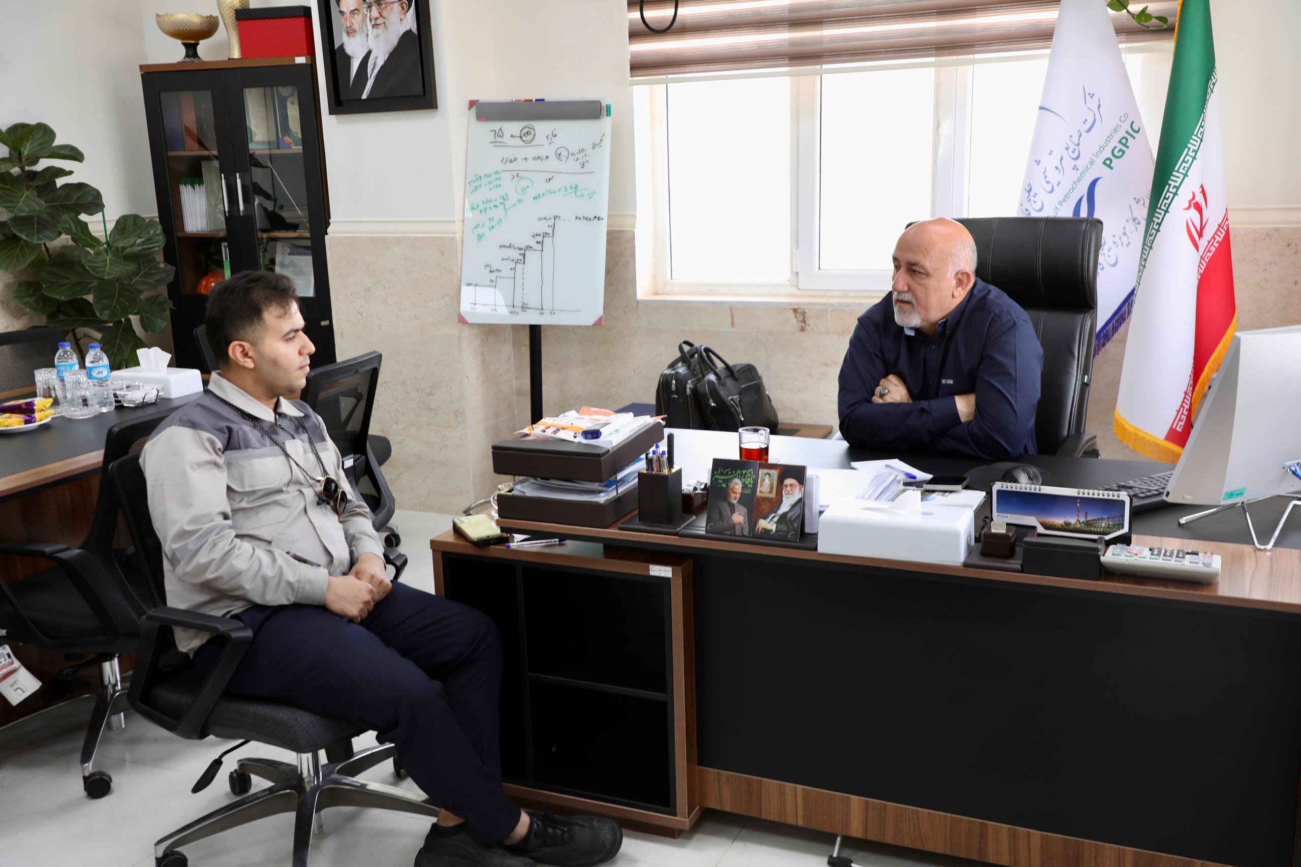 دیدار مدیرعامل شرکت پالایش گاز هویزه خلیج‌فارس با نماینده کارگران برای بررسی مطالبات صنفی