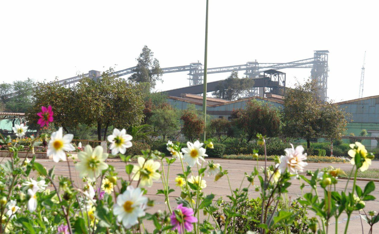 فولاد خوزستان؛ کنشگر راهبردی اقتصاد ملی در میدان تحریم و ناترازی