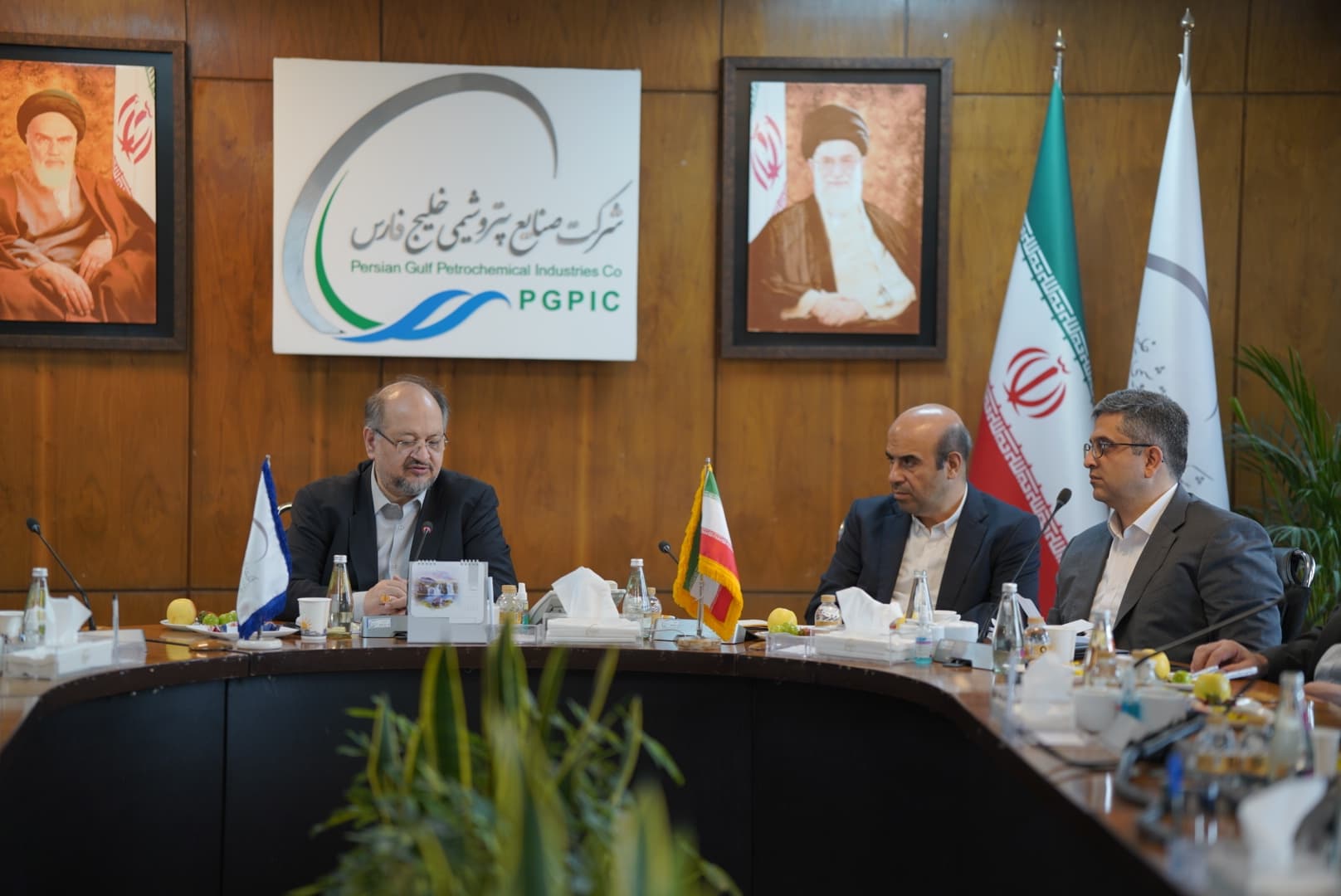 نشستی برای تسریع در اجرای پروژه نیروگاه‌های خورشیدی ۵ هزار مگاواتی توسط گروه صنایع پتروشیمی خلیج فارس
