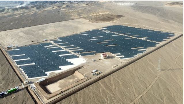 ویدیو: آغاز نصب پنلهای های پروژه ۱۴ مگاواتی پویا انرژی