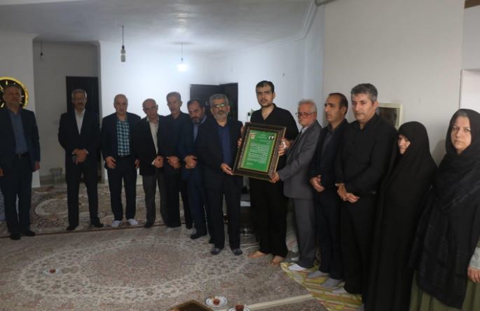 ادای احترام معاون مدیرعامل بانک مسکن به مقام شامخ شهید جودت / گرامیداشت یاد مظلومیتی که در حمله رژیم صهیونیستی رقم خورد