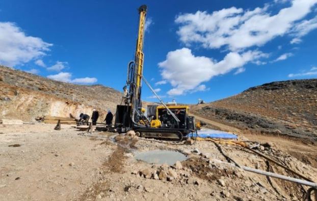 کشف معدن مس “شرق کوه سیاه” در اصفهان؛ گواهی رسمی به نام شرکت پایا صادر شد