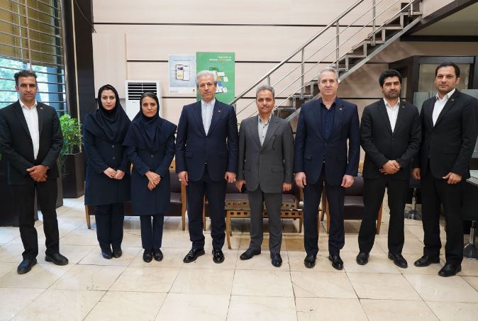 بازدید مدیرعامل بانک آینده از دو شعبه «محمودیه» و «میدان قدس»