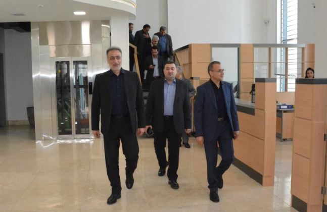 بازدید مدیرعامل بانک صنعت و معدن از شعبه صنعت با تأکید بر تحول دیجیتال و گسترش همکاری با بخش صنعتر