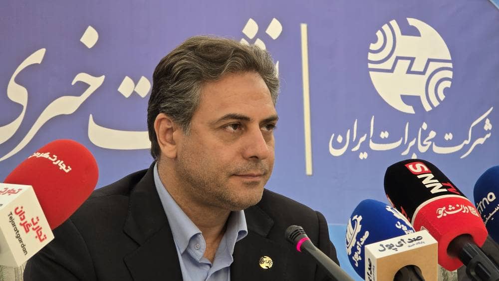 تا ۱۴۰۵ تهران را ۱۰۰% فیبر نوری میکنیم/ تعرفههای اینترنت ثابت نصف موبایل است