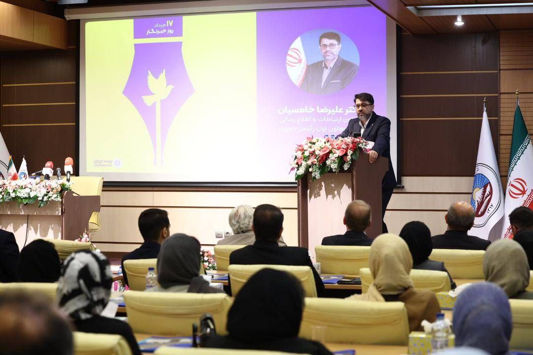 رسانهها در جنگ روایتها خوش درخشیدند/ دولت وفاق ملی خود را همراه و همدل مردم میداند و با مردم صادق است/با یک جنگ تمام عیار رسانهای روبرو هستیم/ لزوم جهاد تبیین در صنعت بیمه