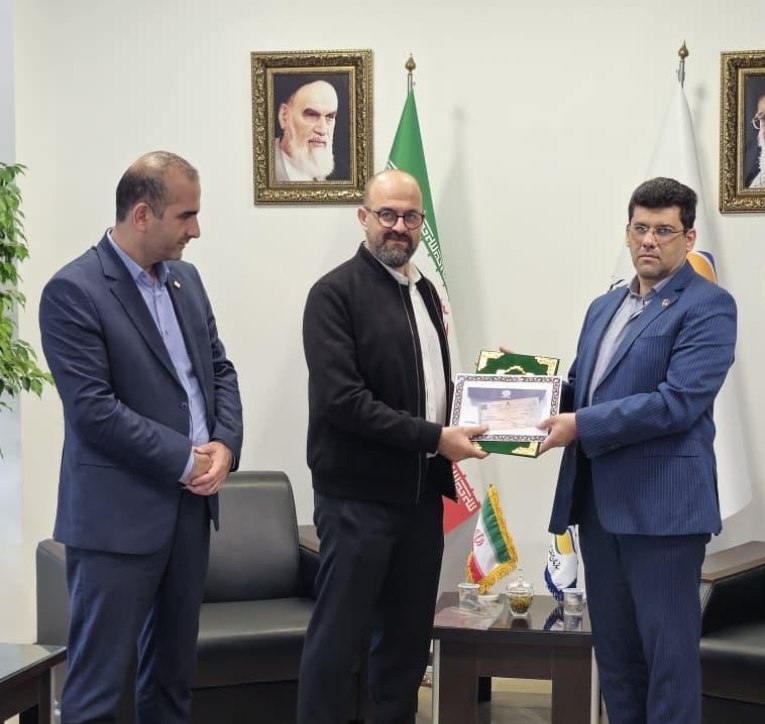 تحویل چک هزار میلیارد ریالی خسارت آتشسوزی به منطقه آزاد انزلی