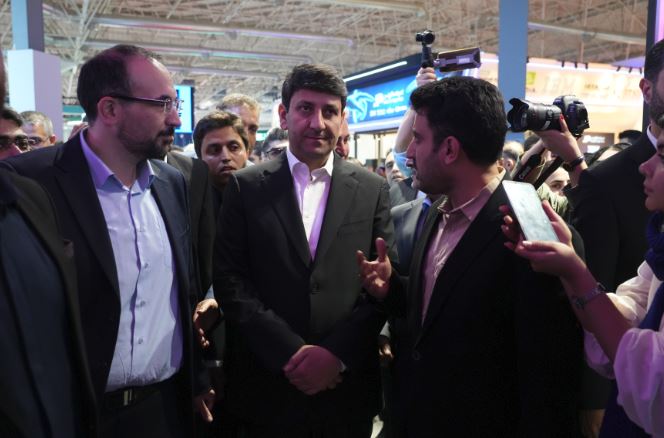 وزیر ارتباطات از غرفه رایتل در نمایشگاه الکامپ ۱۴۰۴ بازدید کرد