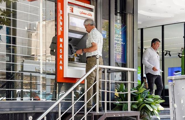 تداوم ارائه مطلوب خدمات غیرحضوری بانک مسکن در شهریورماه / عملکرد فراتر از هدف استانهای «اردبیل» و «مرکزی» در بهبود شاخصهای مالی بانکداری الکترونیک