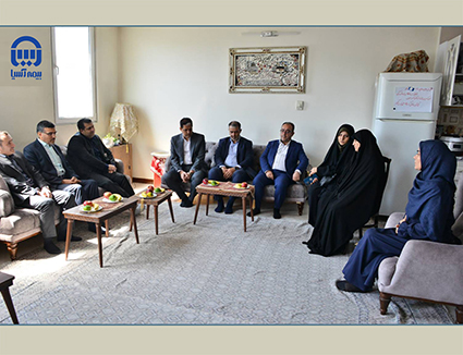 دیدار مدیرعامل بیمه آسیا با خانواده سردار شهید رستمیان