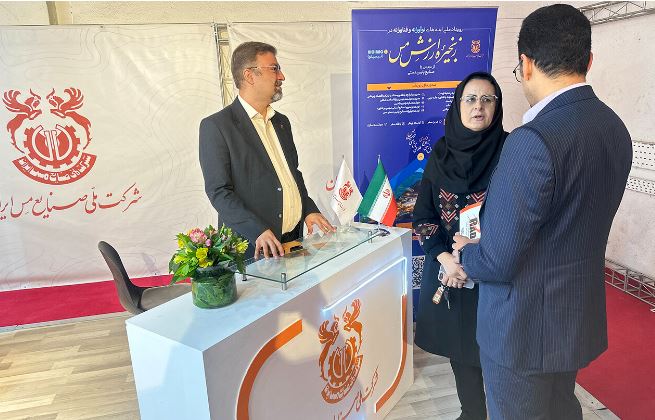 استقبال بازدیدکنندگان از کانتر رویداد «ایده‌های نوآورانه و فناورانه در زنجیره ارزش مس» در نمایشگاه ایران کانمین ۲۰۲۵