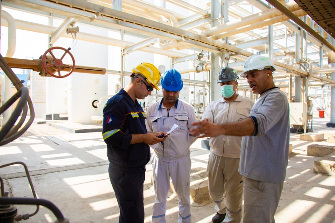 انجام تعمیرات اساسی تجهیزات هوای نواحی ۱ و ۲ شرکت فجر انرژی خلیج فارس