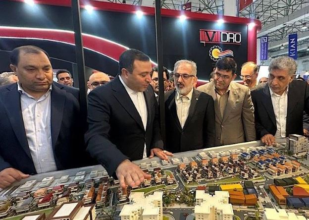 بازدید مدیرعامل بانک مسکن از غرفه‌های نمایشگاه کیش اینوکس ۲۰۲۵ در نخستین روز برگزاری این رویداد