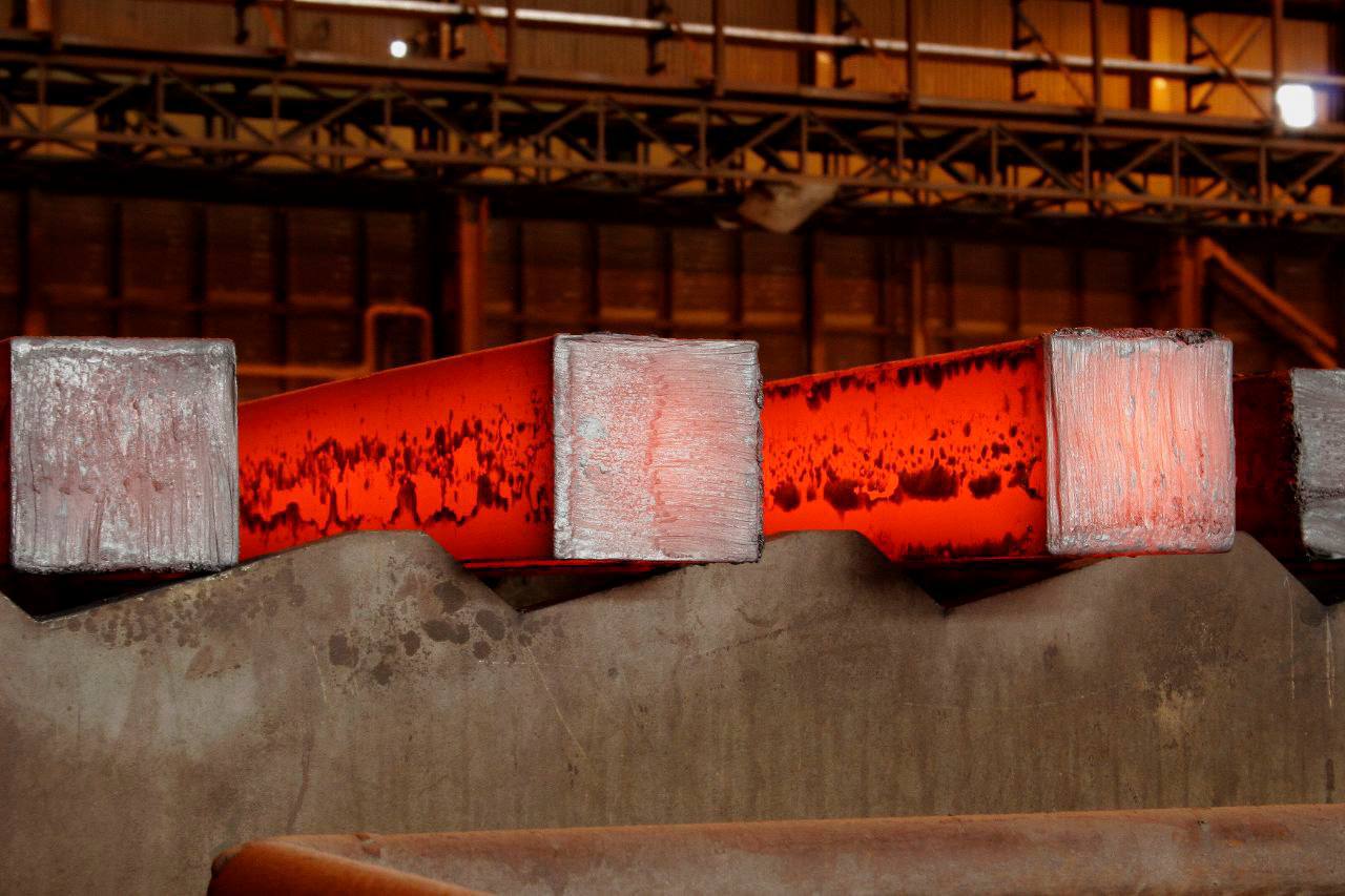 فولاد، آخرین سپر صنعتی ایران در اقتصاد تحریمشده؛مسئولان تدبیر کنند