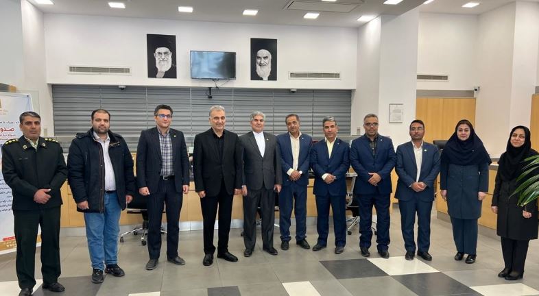 نشست قائممقام مدیرعامل بانک صنعت و معدن با جمعی از صنعتگران استان خراسان جنوبی برای بررسی مسائل واحدهای تولیدی