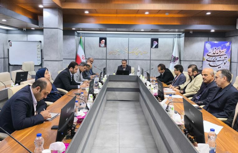 همافزایی بخش خصوصی و ایزیپو برای حل ناترازی انرژی/ امضای قرارداد سرمایهگذاری ۵۸ هکتاری نیروگاه خورشیدی در ناحیه صنعتی سریشم استان یزد