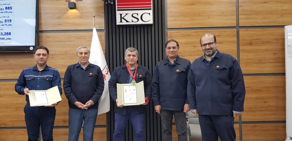 اعطای نشان طلای ایمنی به معاون بهرهبرداری و تقدیر از رییس ایمنی در حوزه بهرهبرداری