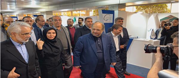 بازدید مدیرعامل گروه صنایع پتروشیمی خلیجفارس از غرفه پالایش گاز هویزه در پتروفن ۱۴۰۴