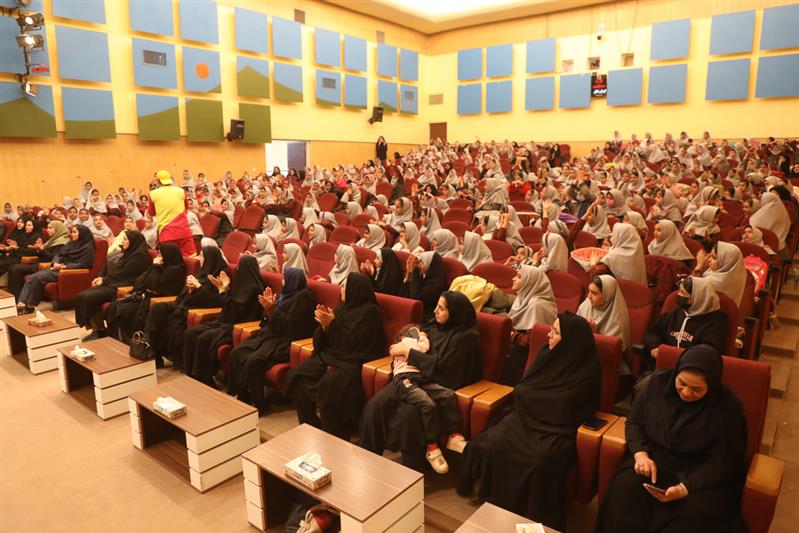 برگزاری جشن یلدا برای دانش آموزان بافقی