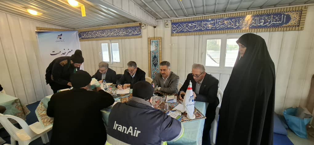 حضور سرپرست مدیرعامل بانک سرمایه در میز خدمت نماز جمعه تهران