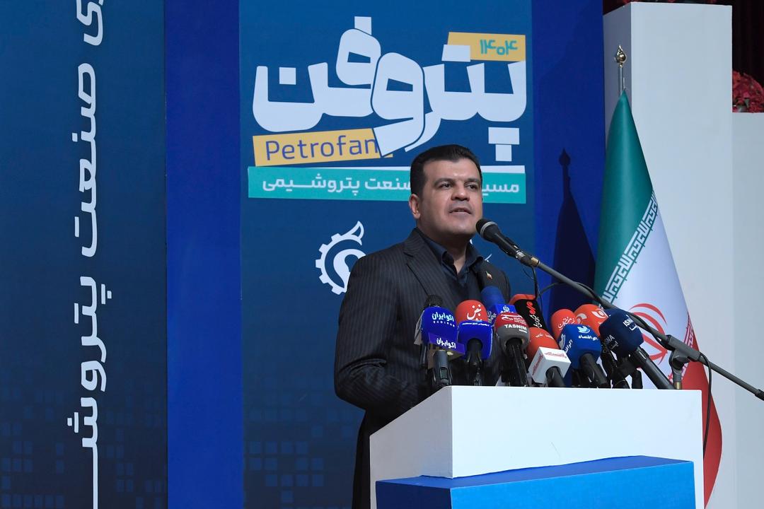 هلدینگ خلیج‌فارس تنها یک تولیدکننده نیست، بلکه محرک توسعه فناوری کشور است/ پیام پتروفن ۱۴۰۴ این است که نوآوری دیگر یک انتخاب لوکس نیست، بقای صنعتی است/ هلدینگ خلیج‌فارس با ایجاد یکی از بزرگ‌ترین صندوق‌های سرمایه‌گذاری جسورانه صنعتی، تصمیم گرفته در دل نوآوری زندگی کند