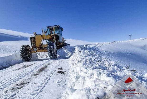 صبانور در کنار مردم کرانی؛ برفروبی و امدادرسانی به جادههای روستایی بیجار