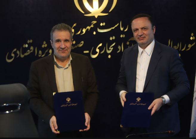 هم افزایی برای جهش تولید و حمایت هدفمند از صنایع کوچک/ تفاهم‌نامه ایزیپو و مناطق آزاد امضا شد