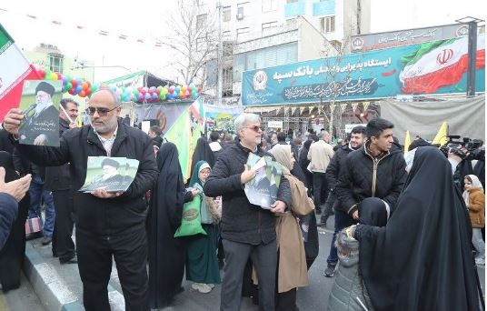 برپایی ایستگاه فرهنگی بانک سپه در مسیر راهپیمایی یوم الله ۲۲ بهمن