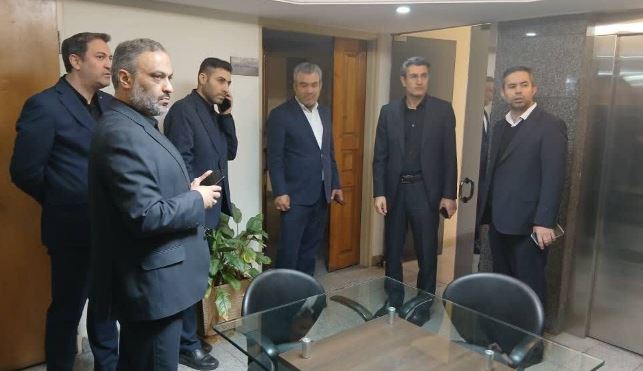 بازدید مدیر عامل بانک سینا از واحد های ستادی و تقدیر از همکاران در شرایط جنگی