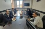 دیدار مدیر بیمه دی در اصفهان از جانباز ۷۰ درصد و خانواده شهدای تیران و کرون
