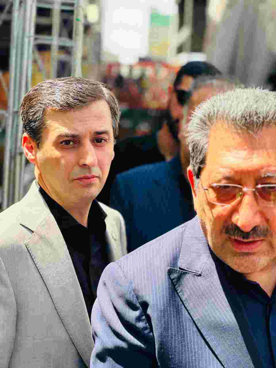 همراهی فرید دهقانی با وزیر صمت در بازدید از موکب چادرملو در آستانه مراسم تشییع رهبر شهید انقلاب
