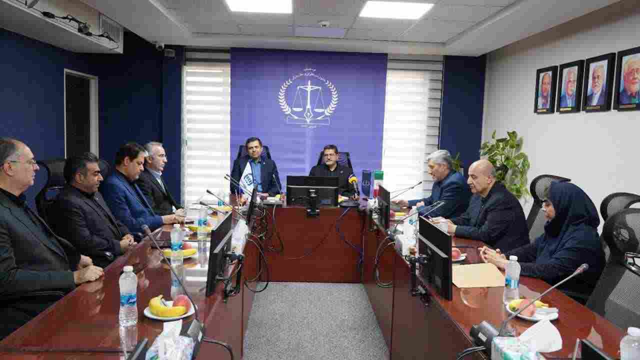تفاهمنامه همکاری بیمه آسیا و کانون سردفتران و دفتریاران امضا شد